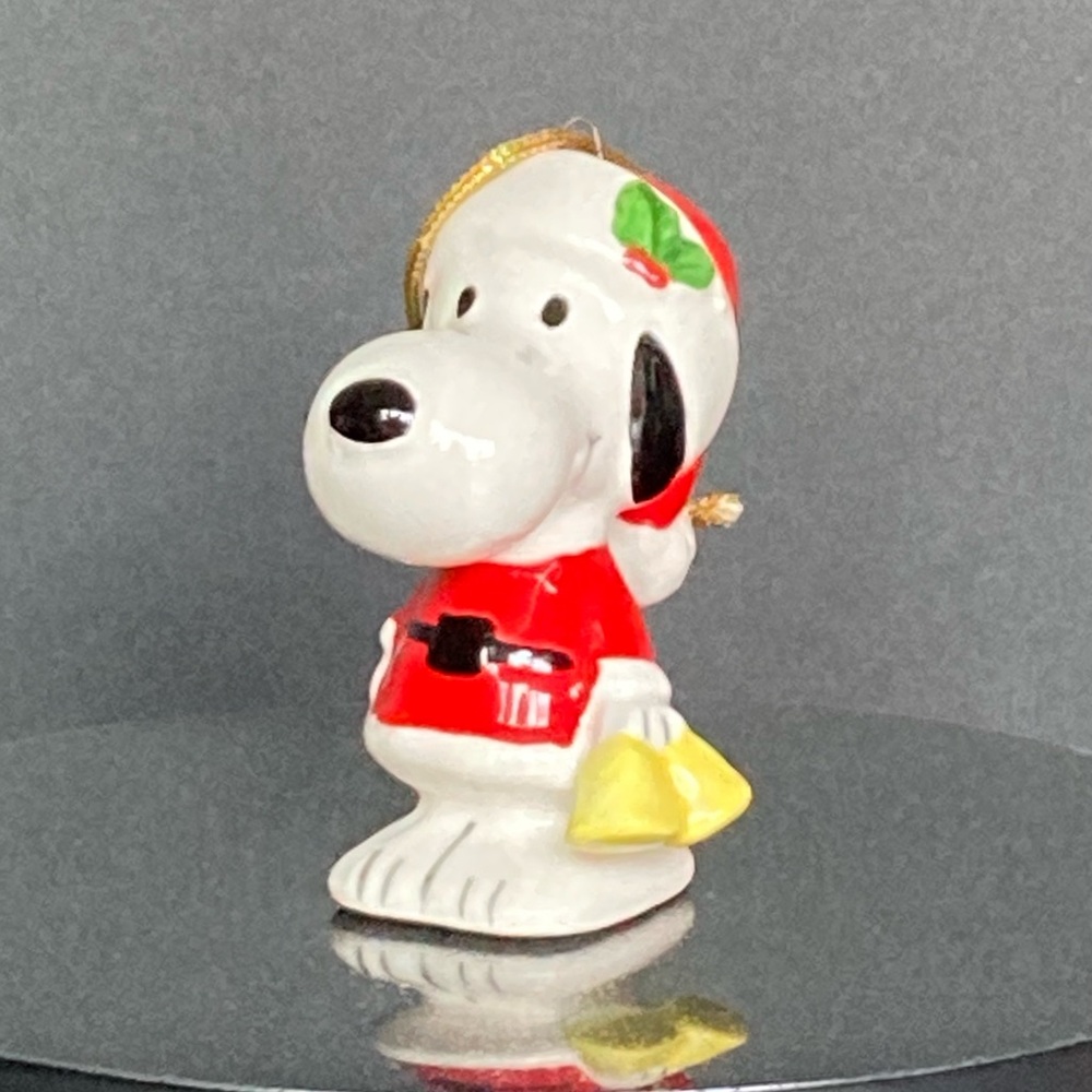 Vintage United Feature Syndicate Santa Snoopy Bell Ringer Ornament 1966